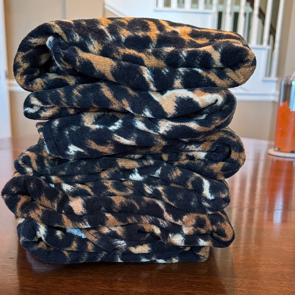 Set of Six (6) Leopard Print Cotton Towels - Picture 3 of 7